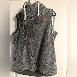 Wanakome XL cowl neck hooded teddy vest.